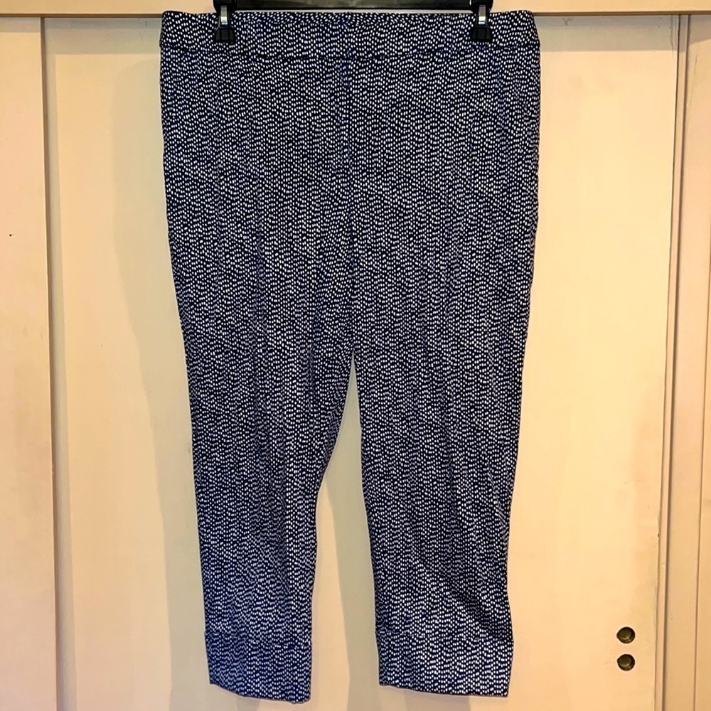 Chicos capri pants size 2.5 navy blue with polka dots